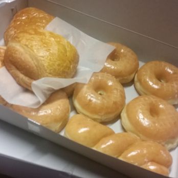Rose Donuts - So yummy!  Better than dunking donuts, the new owner make the best donuts - Donuts Near Me - Perris, California