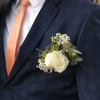 A2Z FLOWERS - Boutonnières - Florists Near Me - Gilbert, Arizona