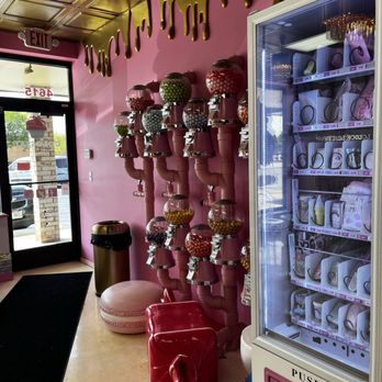 Colossal Cupcakes - North Olmsted - Gumballs and extras - Bakeries Near Me - North Olmsted, Ohio Colossal Cupcakes - North Olmsted - Gumballs and extras - Bakeries Near Me - North Olmsted, Ohio