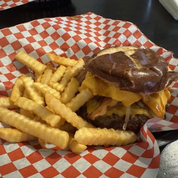 Jo Mamas Place - Burgers Near Me - Pipe Creek, Texas Jo Mamas Place - Burgers Near Me - Pipe Creek, Texas