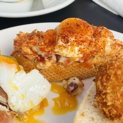 El Huevo Frito - Egg pinxtos galore