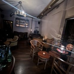 Schwarze Traube - "back" room