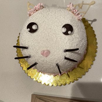 Sheng Kee Bakery - Cute kitty cake - Bakeries Near Me - Cupertino, California Sheng Kee Bakery - Cute kitty cake - Bakeries Near Me - Cupertino, California
