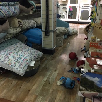 Home Goods - Whole store trashed and demonstrates lack of properly stocking, straightening and merchandising. - Furniture Stores Near Me - Louisville, Kentucky
