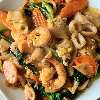 Apsara Palace - Mikatang seafood with wide noodles - Cambodian Near Me - Seattle, Washington Apsara Palace - Mikatang seafood with wide noodles - Cambodian Near Me - Seattle, Washington