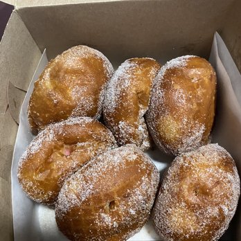 Leonard's Bakery - Bakeries Near Me - Honolulu, Hawaii