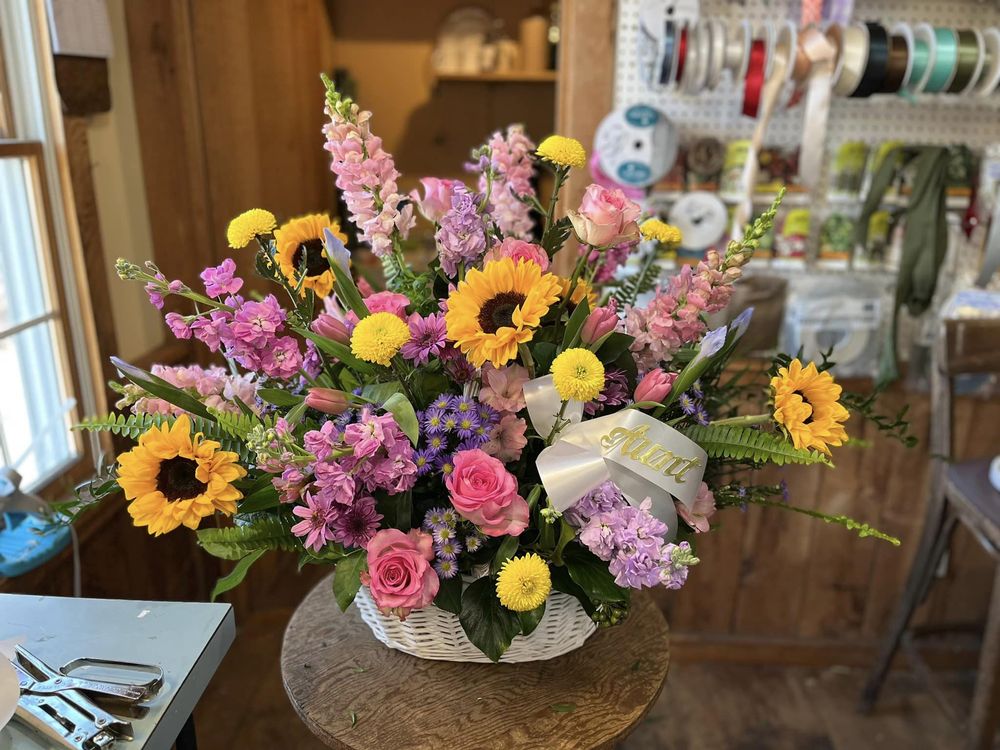 A VILLAGE FLORIST Updated September 2024 20 Photos & 16 Reviews