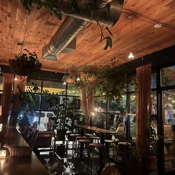 Double Dragon - Inside view/aesthetic - Sandwiches Near Me - Portland, Oregon
