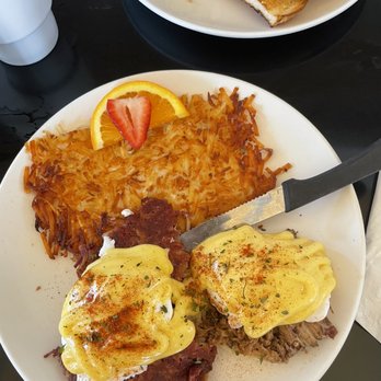 Sweet E's Cafe - Half-half of the corned beef hash and kalua pork eggs benedict with hash browns - Cafes Near Me - Honolulu, Hawaii