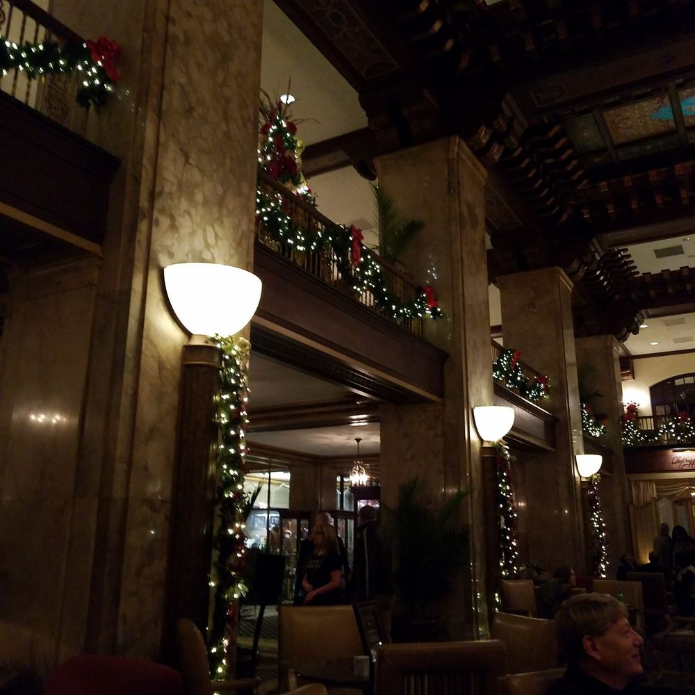 Lobby Bar At The Peabody - Amazing architecture. - Lounges Near Me - Memphis, Tennessee