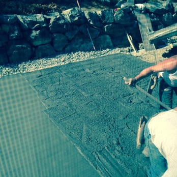 Davison Custom Concrete - Smoothing the concrete - General Contractors Near Me
