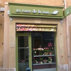 Au Nom de la Rose