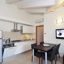Apartment Resort 4Limoni - Appartamenti vacanza con piscina a Riva del Garda, Lago di Garda, Trentino, solarium, giardino, parco giochi per bambini