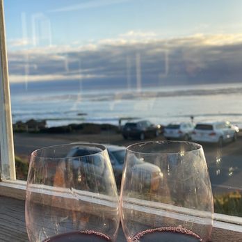 Madeline's on Moonstone - Tasting flight - Wine Tasting Room Near Me - Cambria, California Madeline's on Moonstone - Tasting flight - Wine Tasting Room Near Me - Cambria, California