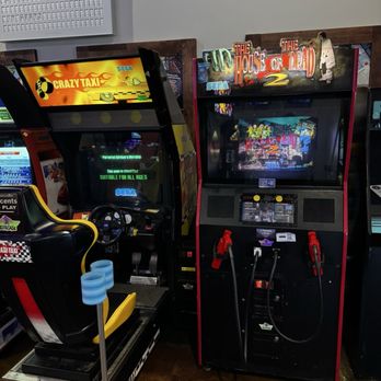 Continues Arcade - Crazy Taxi and The House of the Dead 2 cabinets! - Bars Near Me - Alexandria, Virginia