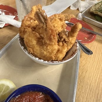 Avenue American Bistro - Sports Bars Near Me - Wayne, Michigan