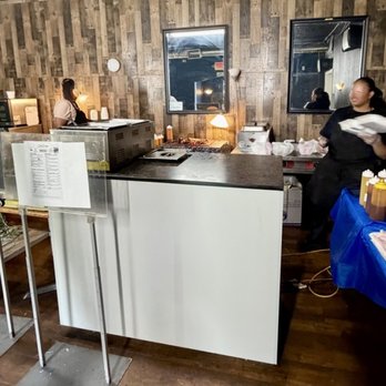 ZBest Barbeque Chicken & Ribs - Employees plating foods and taking payment - Soul Food Near Me - Pittsburgh, Pennsylvania ZBest Barbeque Chicken & Ribs - Employees plating foods and taking payment - Soul Food Near Me - Pittsburgh, Pennsylvania
