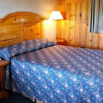 Knights Inn Pembroke - Guest room - Hotels Near Me - Pembroke, Ontario Knights Inn Pembroke - Guest room - Hotels Near Me - Pembroke, Ontario