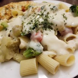 Pasta primavera... cold and the veggies were frozen.....