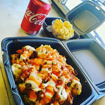 Savory Layne Steakhouse - Mac and cheese buffalo bowl. Topped with smoked meat, ranch and buffalo sauce! - Barbeque Near Me - Mountain Home, Idaho