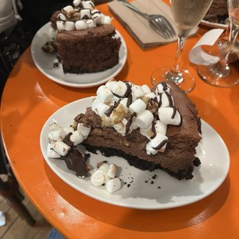 Alcove Café & Bakery - S'mores cheesecake - Bakeries Near Me - Los Angeles, California Alcove Café & Bakery - S'mores cheesecake - Bakeries Near Me - Los Angeles, California