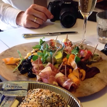 Jakobs - Tapas med Skagen skinke og umoden ferskner!! LÆKS - Bars Near Me - Skagen, 81