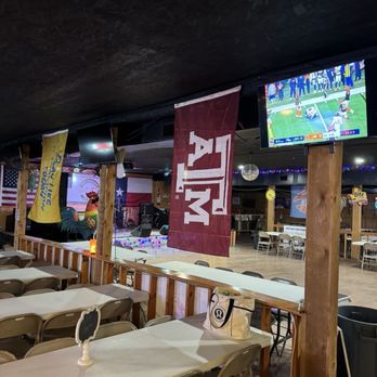 Rusty Rooster’s Icehouse - Inside... - Sports Bars Near Me - San Diego, Texas
