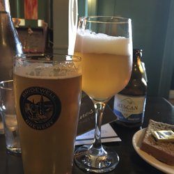 Macdara's Bar and Restaurant