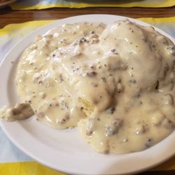H & D Chuckwagon - Biscuits and gravy