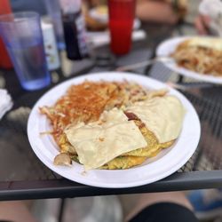 Joes Cafe - Amazing Joe's Omelette with hash browns