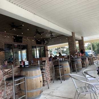 Gaffers - the outside of a restaurant - Bars Near Me - Emerald Isle, North Carolina