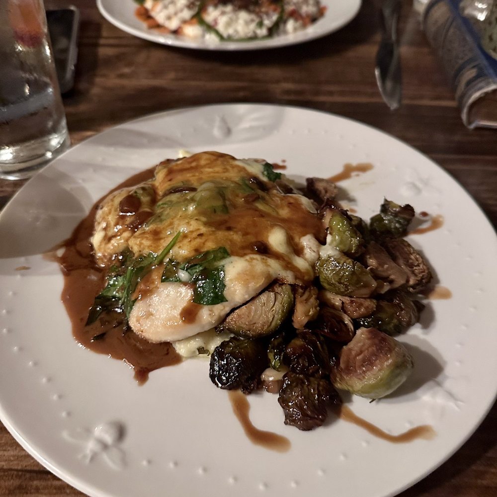Author's Kitchen + Bar - Chicken Florentine - Bars Near Me - Appleton, Wisconsin