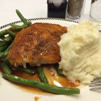 Wolfgang Puck Restaurant - Main course: teriyaki glazed salmon with mashed potatoes and green beans - New American Near Me - Chicago, Illinois Wolfgang Puck Restaurant - Main course: teriyaki glazed salmon with mashed potatoes and green beans - New American Near Me - Chicago, Illinois