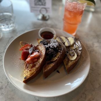 H Cafe - Sampler Toast - Breakfast & Brunch Near Me - Los Angeles, California H Cafe - Sampler Toast - Breakfast & Brunch Near Me - Los Angeles, California