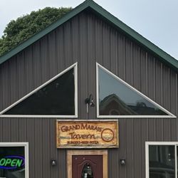 Grand Marais Tavern - Restaurant front