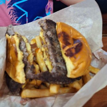 Jax Burgers - Dry, not at all juicy, crumbly, flavorless - Burgers Near Me - San Marcos, Texas