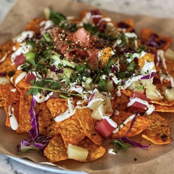 Hartman's Distilling - a plate of nachos - Cocktail Bars Near Me - Buffalo, New York