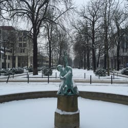 Brunnen im Virchow-Klinikum - Summertime... and the winter is easy...