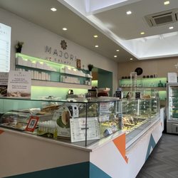 Majori Gelati - The shop...so tidy and clean!