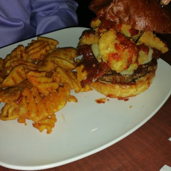 Avenue American Bistro - Jameson Burger - Sports Bars Near Me - Wayne, Michigan