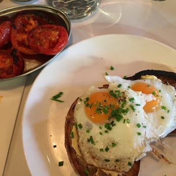 Caravan Kings Cross - Fried eggs on sourdough with a side of tomatoes - Breakfast & Brunch Near Me - London, XGL