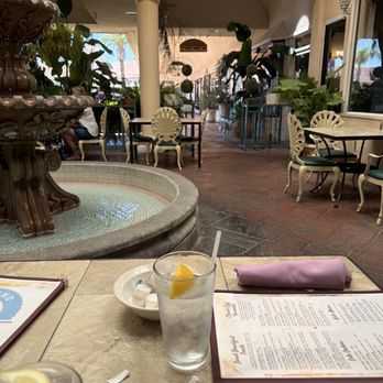 Fresno Breakfast House - Outdoor seating - Breakfast & Brunch Near Me - Fresno, California Fresno Breakfast House - Outdoor seating - Breakfast & Brunch Near Me - Fresno, California
