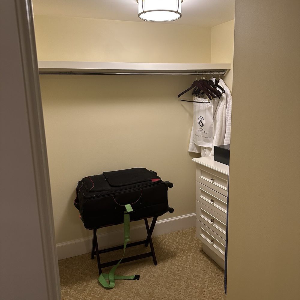 Hotel Settles - Walk-in closet area - Hotels Near Me - Big Spring, Texas Hotel Settles - Walk-in closet area - Hotels Near Me - Big Spring, Texas