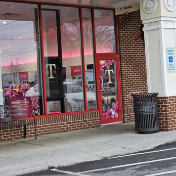 T-Mobile - The main entrance to the T-Mobile store. - Mobile Phones Near Me - Roanoke, Virginia