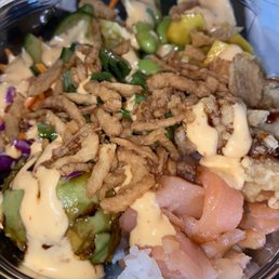 Poke bowl - sushi rice base - smoked salmon and tempura shrimp - veggies -spicy Mayo x eel sauce Poke bowl - sushi rice base - smoked salmon and tempura shrimp - veggies -spicy Mayo x eel sauce