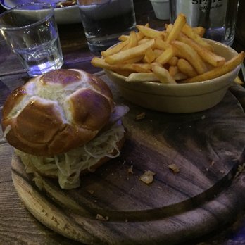Munich Cricket Club - Burger - German Near Me - London, XGL Munich Cricket Club - Burger - German Near Me - London, XGL