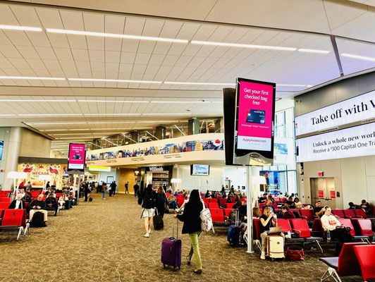 LaGuardia Airport/Terminal B by null