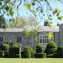 Hall Place and Gardens - The Topiary Lawn at Hall Place