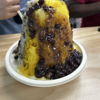 Chillest Shave Ice - Hocha with Bannana and Azuki topping - Shaved Ice Near Me - Honolulu, Hawaii Chillest Shave Ice - Hocha with Bannana and Azuki topping - Shaved Ice Near Me - Honolulu, Hawaii