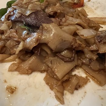 Saap Lao Thai Cuisine - Not enough basil and tomato. Beef is tough to chew as well - Thai Near Me - New Castle, Delaware
